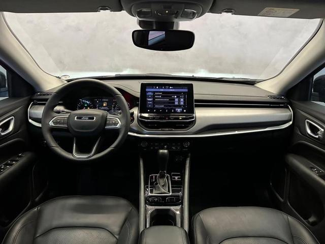 Foto do veículo JEEP COMPASS  LONG TF 2022 11.957 KM 136.900,00
