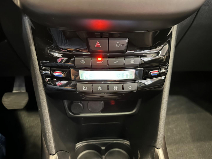 Foto do veículo PEUGEOT 2008  GRF THP AT 2021 47.631 KM 86.900,00