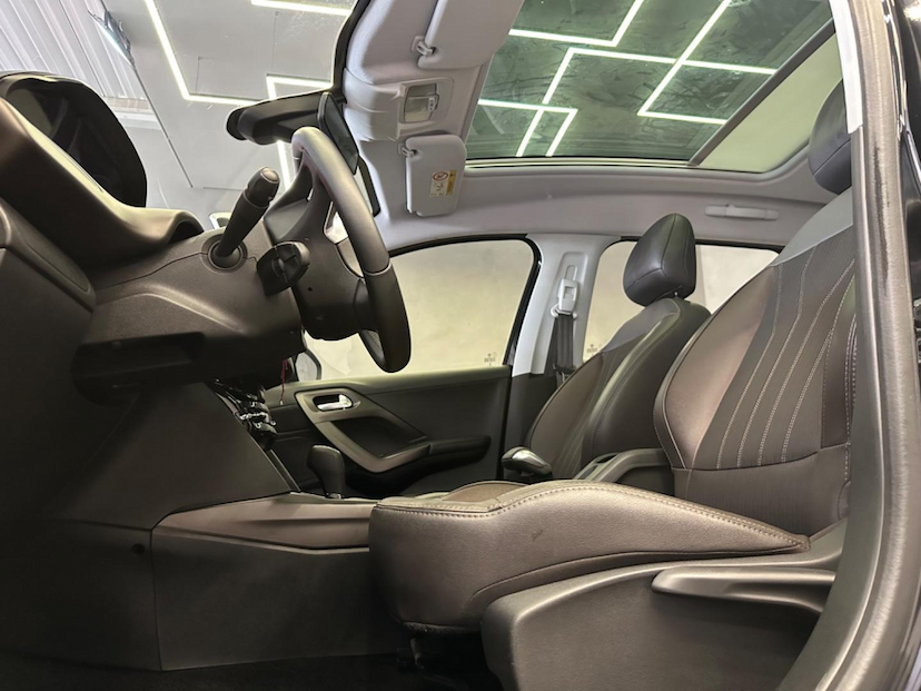 Foto do veículo PEUGEOT 2008  GRF THP AT 2021 47.631 KM 86.900,00