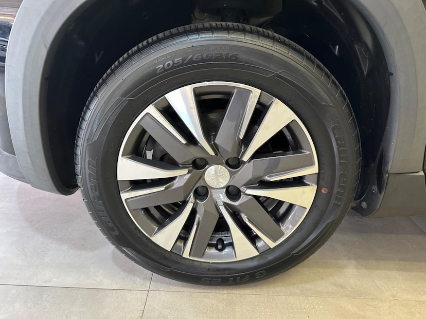 Foto do veículo PEUGEOT 2008  GRF THP AT 2021 47.631 KM 86.900,00