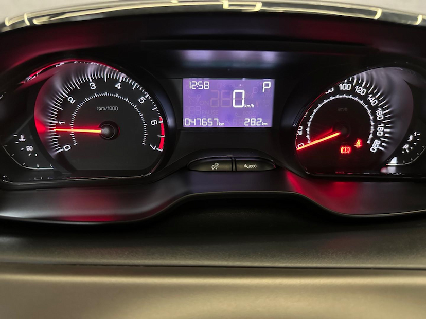 Foto do veículo PEUGEOT 2008  GRF THP AT 2021 47.631 KM 86.900,00