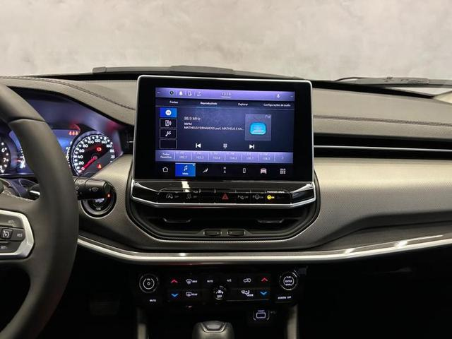 Foto do veículo JEEP COMPASS  LONG TF 2023 17.293 KM 146.900,00
