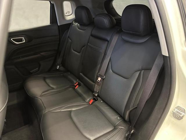 Foto do veículo JEEP COMPASS  LONG TF 2023 17.293 KM 146.900,00