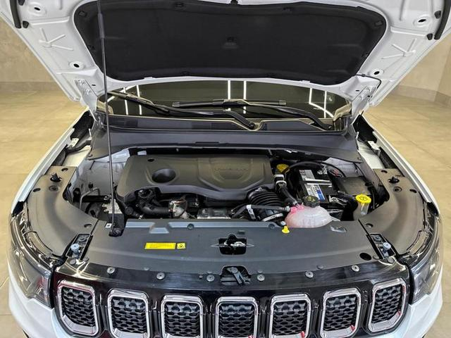Foto do veículo JEEP COMPASS  LONG TF 2023 17.293 KM 146.900,00