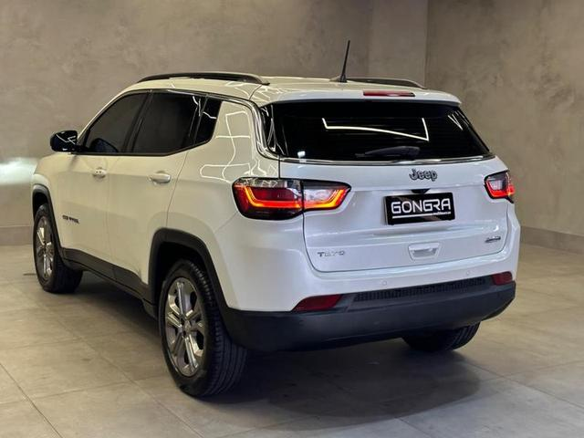 Foto do veículo JEEP COMPASS  LONG TF 2023 17.293 KM 146.900,00