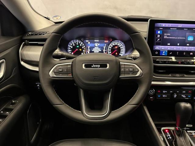 Foto do veículo JEEP COMPASS  LONG TF 2023 17.293 KM 146.900,00