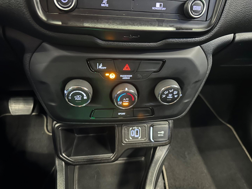Foto do veículo JEEP RENEGADE  SPORT T270 1.3 TB 4X2 FLEX AUT. 2023 24.327 KM 105.900,00