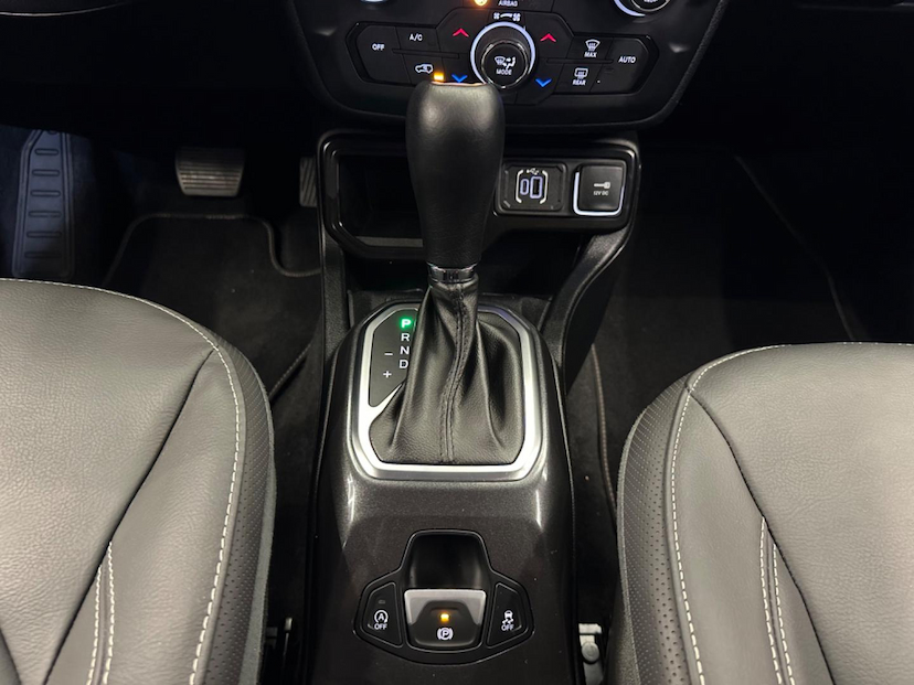 Foto do veículo JEEP RENEGADE  LONGITUDE T270 1.3 TB 4X2 FLEX AUT 2022 37.540 KM 109.900,00