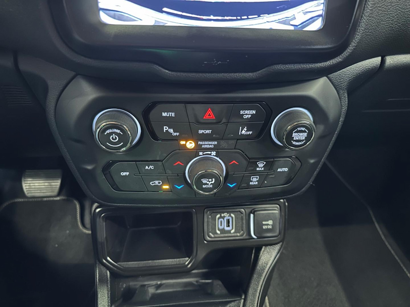 Foto do veículo JEEP RENEGADE  LONGITUDE T270 1.3 TB 4X2 FLEX AUT 2022 37.540 KM 109.900,00