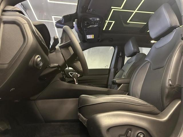 Foto do veículo JEEP COMPASS  SERIE S TF 2023 13.734 KM 179.900,00