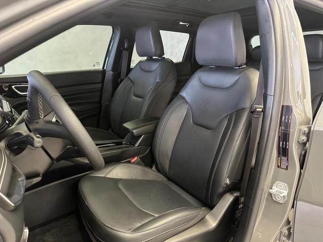 Foto do veículo JEEP COMPASS  SERIE S TF 2023 13.734 KM 179.900,00