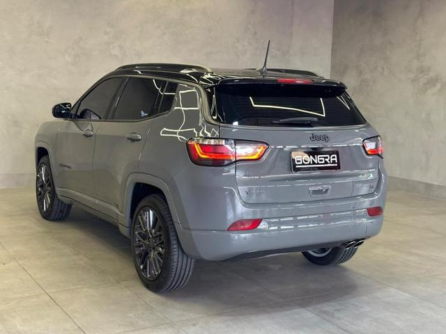 Foto do veículo JEEP COMPASS  SERIE S TF 2023 13.734 KM 179.900,00