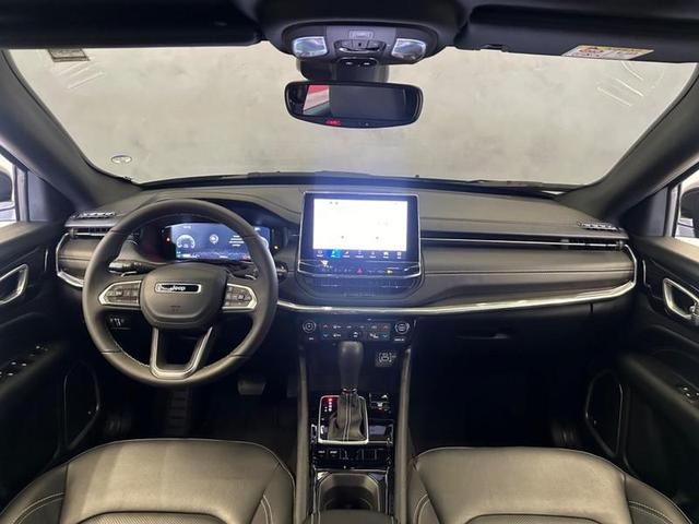 Foto do veículo JEEP COMPASS  SERIE S TF 2023 13.734 KM 179.900,00