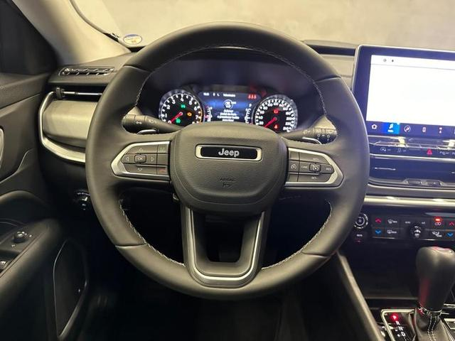 Foto do veículo JEEP COMPASS  LONG TF 2022 42.202 KM 131.900,00