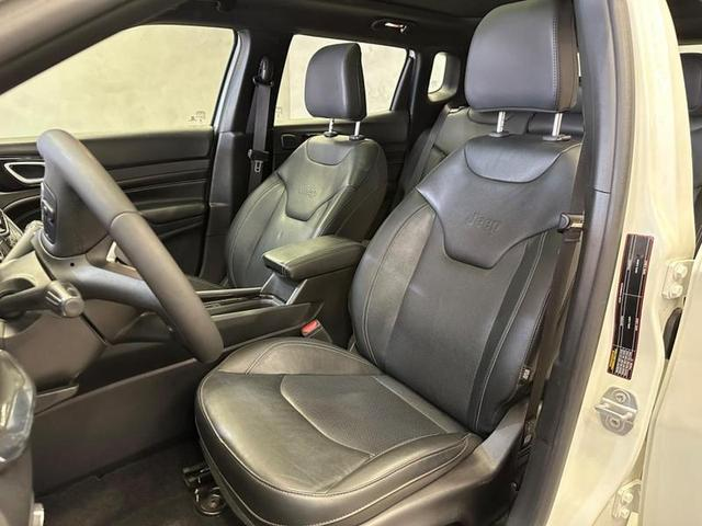 Foto do veículo JEEP COMPASS  SERIE S TF 2023 17.486 KM 177.900,00