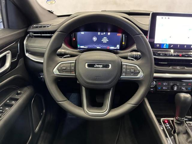 Foto do veículo JEEP COMPASS  SERIE S TF 2023 17.486 KM 177.900,00