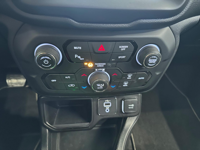 Foto do veículo JEEP RENEGADE  LONGITUDE 1.8 FLEX AUTOMATICO 2021 47.781 KM 91.900,00