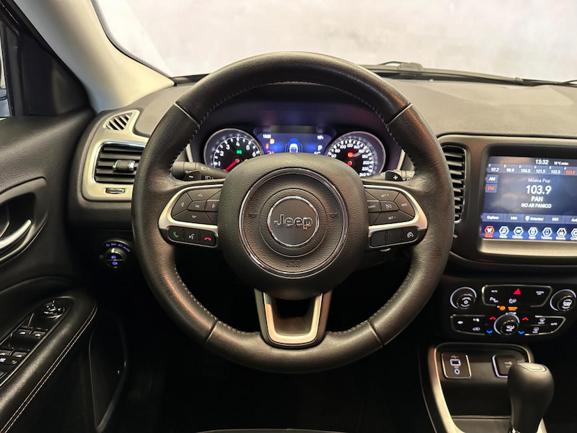 Foto do veículo JEEP COMPASS  LONGITUDE 2.0 FLEX 16V AUT 2020 60.067 KM 104.900,00