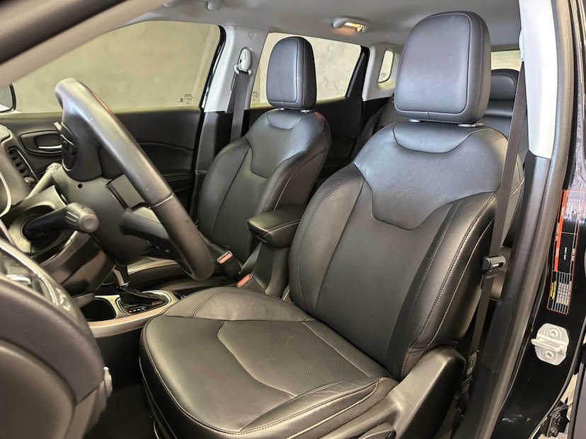 Foto do veículo JEEP COMPASS  LONGITUDE 2.0 FLEX 16V AUT 2020 60.067 KM 104.900,00