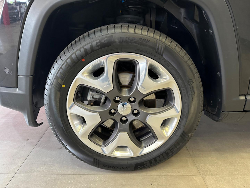 Foto do veículo JEEP COMPASS  LONGITUDE 2.0 FLEX 16V AUT 2020 60.067 KM 104.900,00