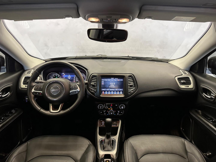 Foto do veículo JEEP COMPASS  LONGITUDE 2.0 FLEX 16V AUT 2020 60.067 KM 104.900,00