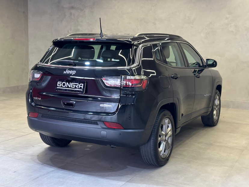 Foto do veículo JEEP COMPASS  LONG TF 2023 24.673 KM 145.900,00