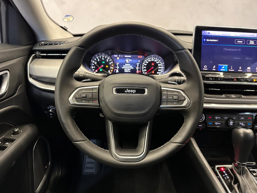 Foto do veículo JEEP COMPASS  LONG TF 2023 24.673 KM 145.900,00