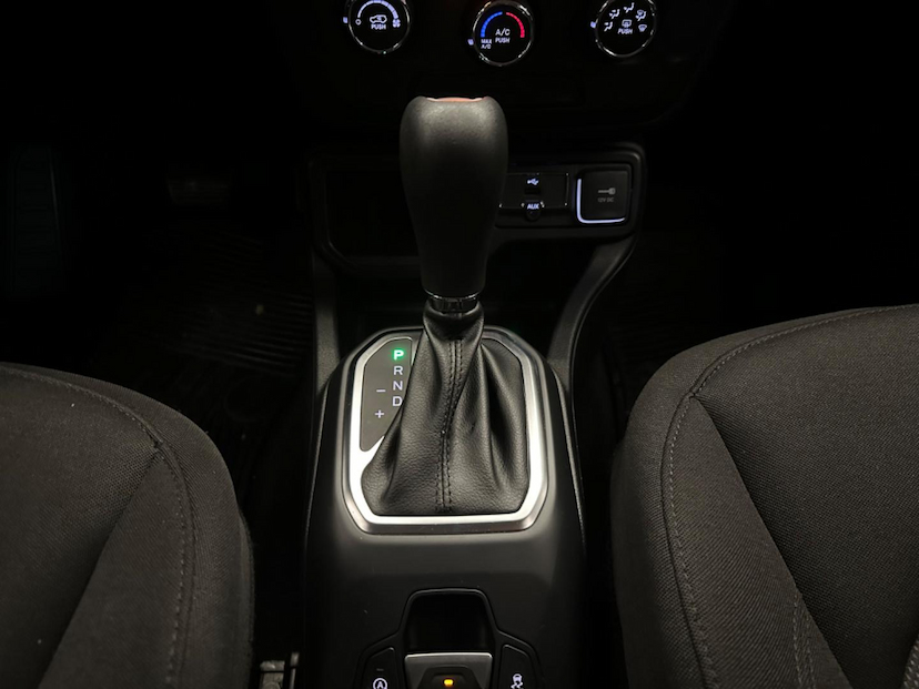 Foto do veículo JEEP RENEGADE  SPORT 1.8 4X2 FLEX 16V AUT. 2019 59.254 KM 78.900,00
