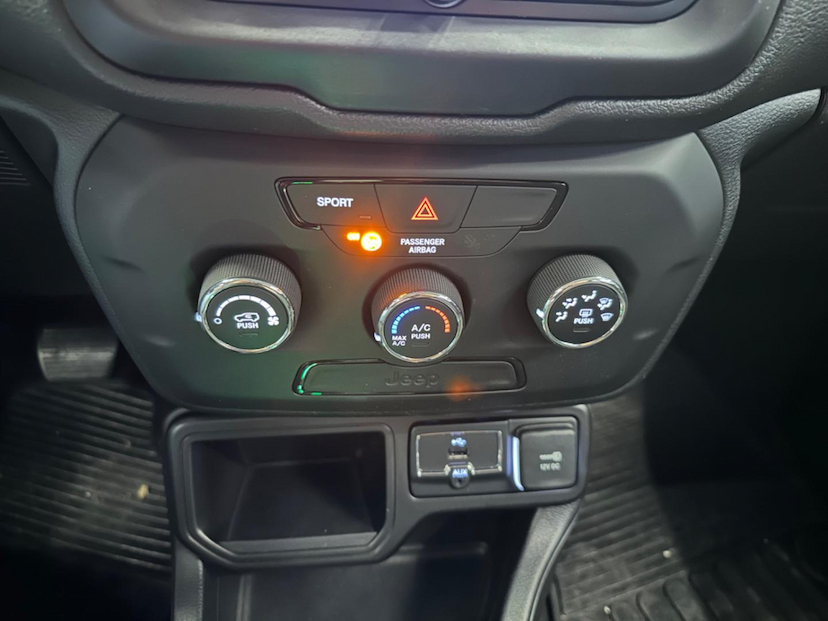 Foto do veículo JEEP RENEGADE  SPORT 1.8 4X2 FLEX 16V AUT. 2019 59.254 KM 78.900,00