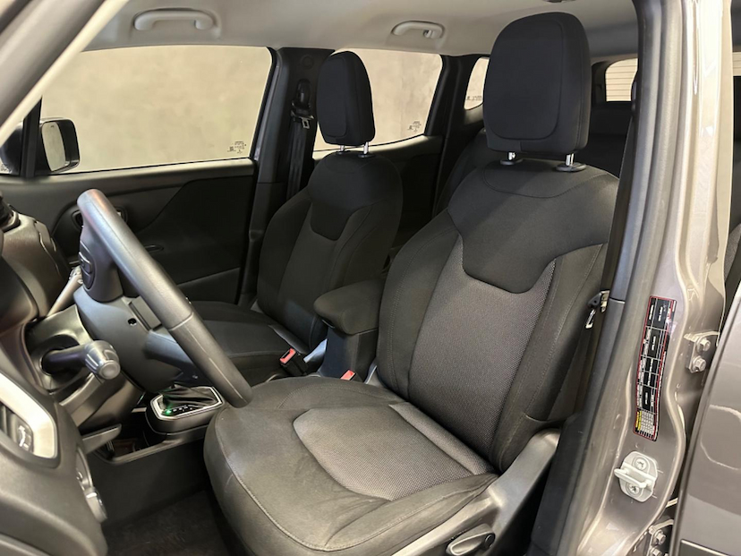 Foto do veículo JEEP RENEGADE  SPORT 1.8 4X2 FLEX 16V AUT. 2019 59.254 KM 78.900,00