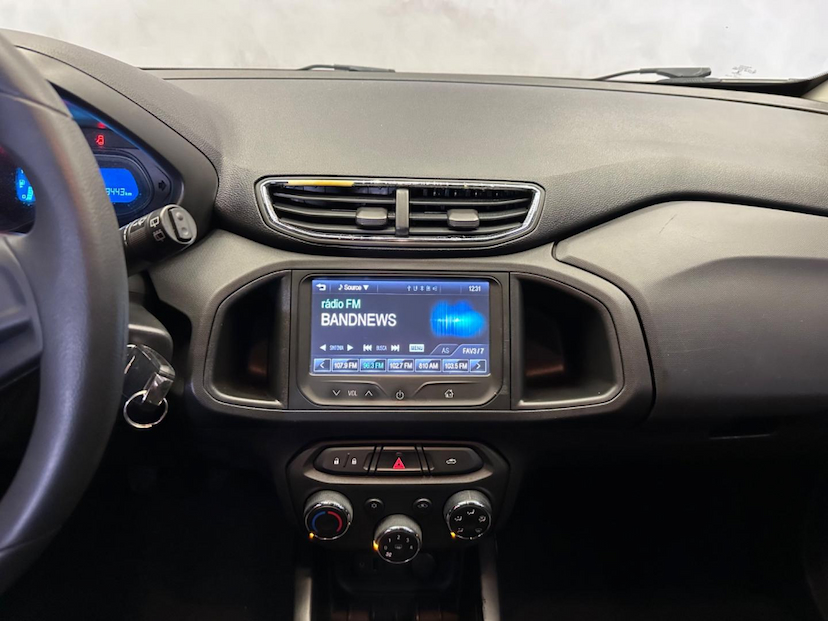 Foto do veículo CHEVROLET ONIX  1.0MT LT 2014 119.413 KM 42.900,00