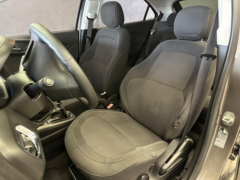Foto do veículo CHEVROLET ONIX  1.0MT LT 2014 119.413 KM 42.900,00