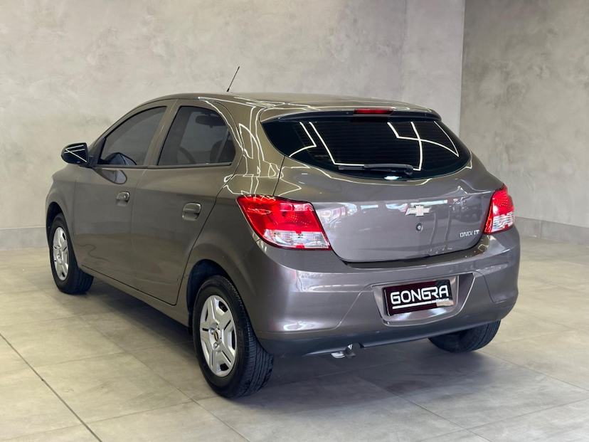 Foto do veículo CHEVROLET ONIX  1.0MT LT 2014 119.413 KM 42.900,00