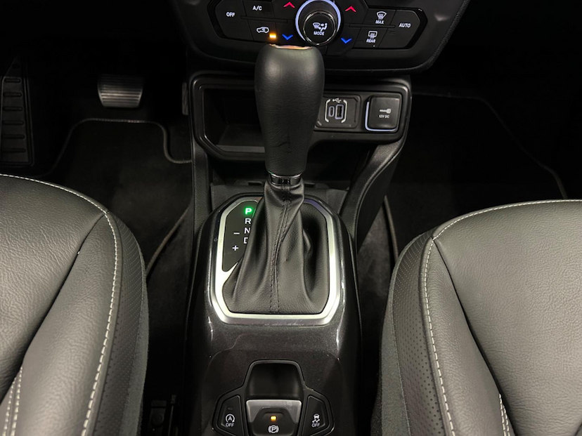 Foto do veículo JEEP RENEGADE  LONGITUDE T270 1.3 TB 4X2 FLEX AUT 2024 24.542 KM 121.900,00
