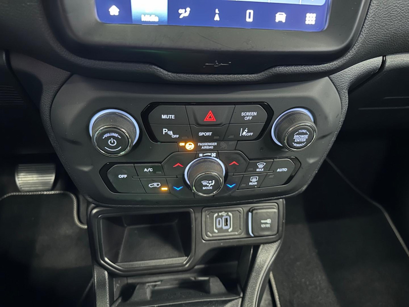 Foto do veículo JEEP RENEGADE  LONGITUDE T270 1.3 TB 4X2 FLEX AUT 2024 24.542 KM 121.900,00