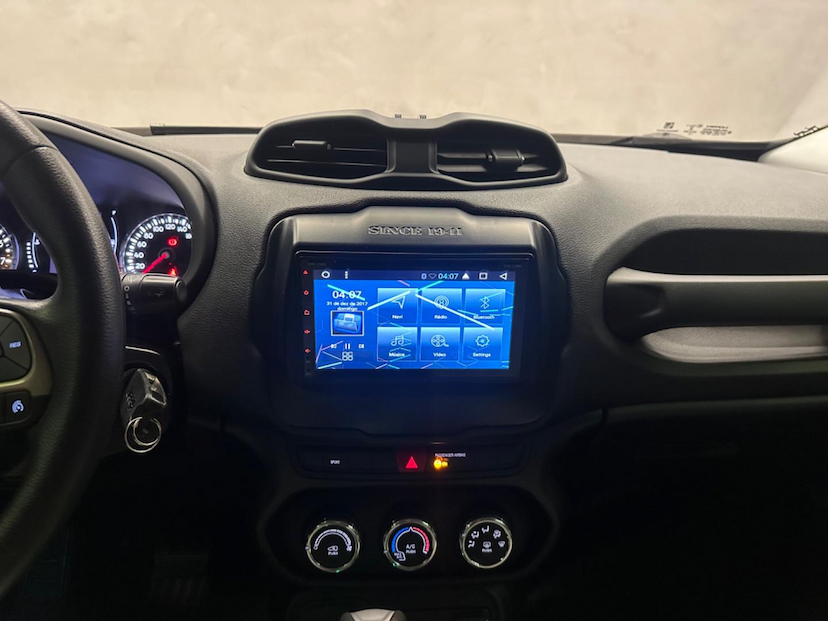 Foto do veículo JEEP RENEGADE  1.8 16V FLEX LONGITUDE 4P AUTOMATICO 2018 64.619 KM 79.900,00