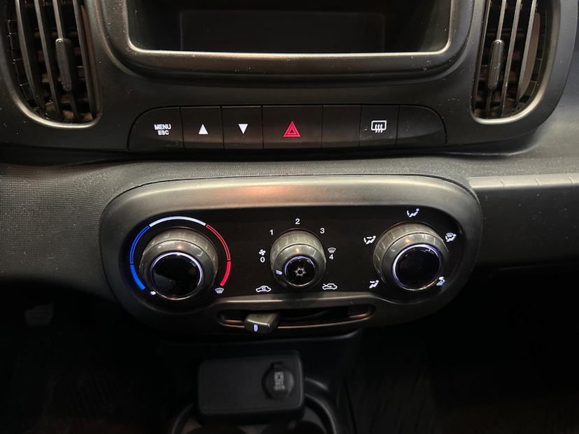 Foto do veículo FIAT MOBI  LIKE 2023 57.238 KM 51.900,00