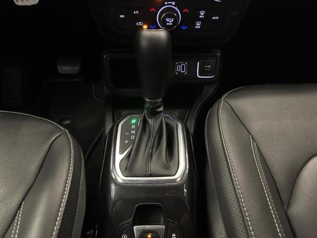 Foto do veículo JEEP RENEGADE  LONGITUDE T270 1.3 TB 4X2 FLEX AUT 2023 25.548 KM 116.900,00