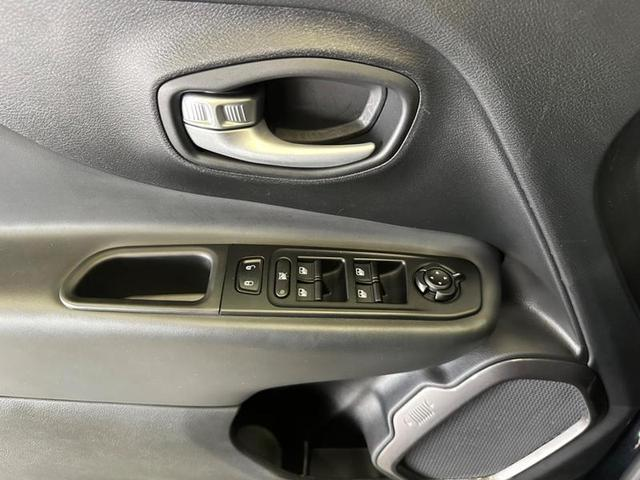Foto do veículo JEEP RENEGADE  LONGITUDE T270 1.3 TB 4X2 FLEX AUT 2023 25.548 KM 116.900,00
