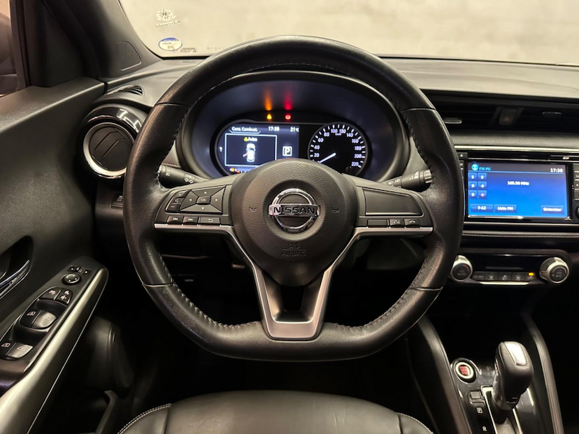 Foto do veículo NISSAN KICKS  SL CVT 2017 73.800 KM 83.900,00