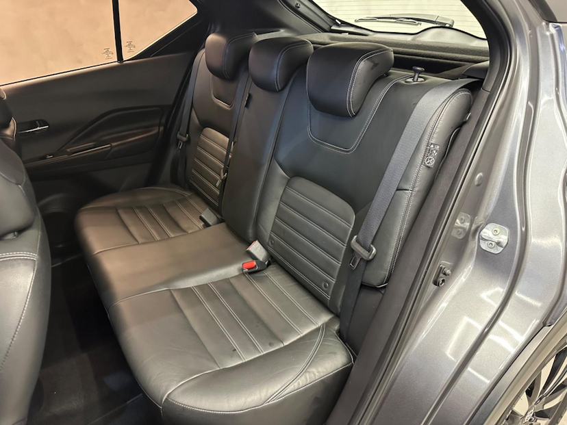 Foto do veículo NISSAN KICKS  SL CVT 2017 73.800 KM 83.900,00