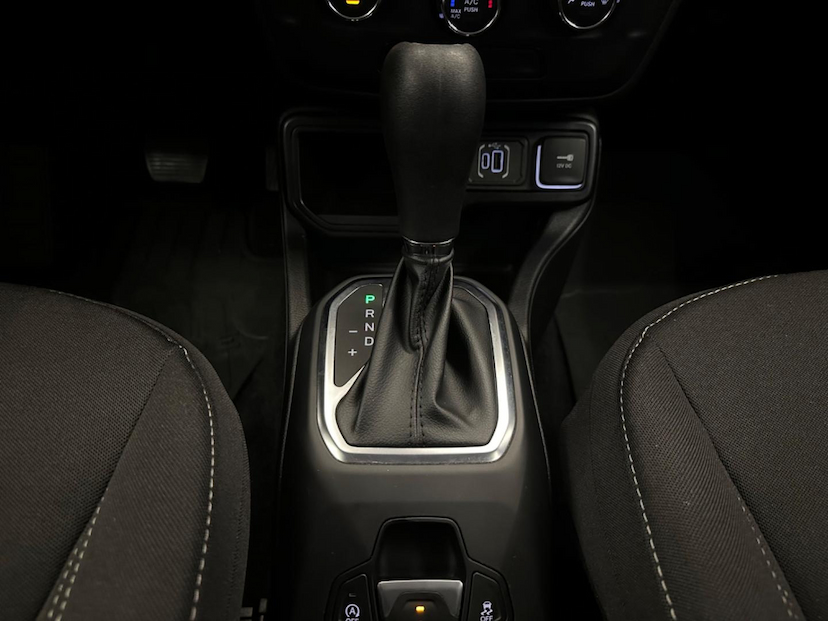 Foto do veículo JEEP RENEGADE  SPORT T270 1.3 TB 4X2 FLEX AUT. 2022 25.031 KM 105.900,00