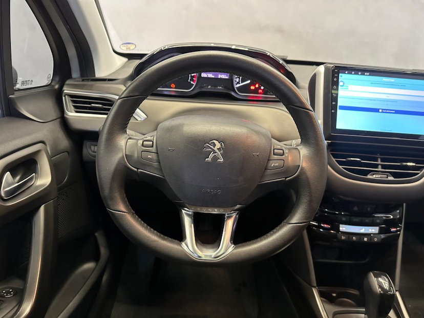 Foto do veículo PEUGEOT 2008  GRIFFE EAT6 2018 36.625 KM 69.900,00