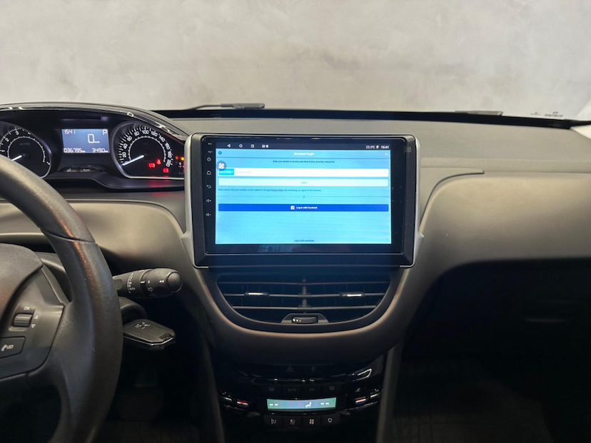 Foto do veículo PEUGEOT 2008  GRIFFE EAT6 2018 36.625 KM 69.900,00