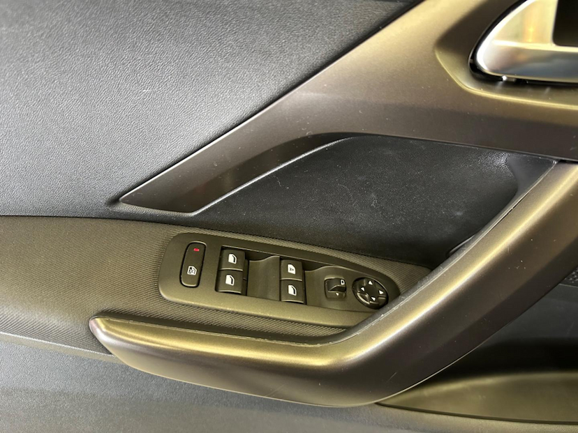 Foto do veículo PEUGEOT 2008  GRIFFE EAT6 2018 36.625 KM 69.900,00