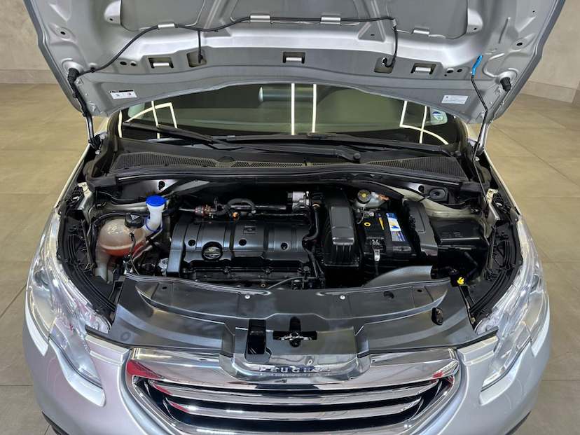 Foto do veículo PEUGEOT 2008  GRIFFE EAT6 2018 36.625 KM 69.900,00
