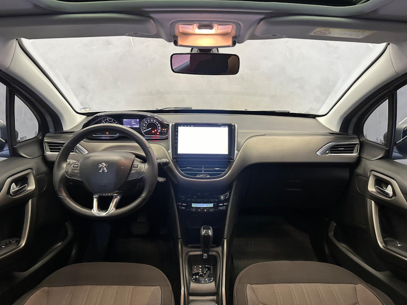 Foto do veículo PEUGEOT 2008  GRIFFE EAT6 2018 36.625 KM 69.900,00