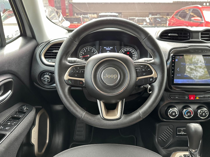 Foto do veículo JEEP RENEGADE  1.8 16V FLEX SPORT 4P AUTOMÁTICO 2018 47.415 KM 74.900,00