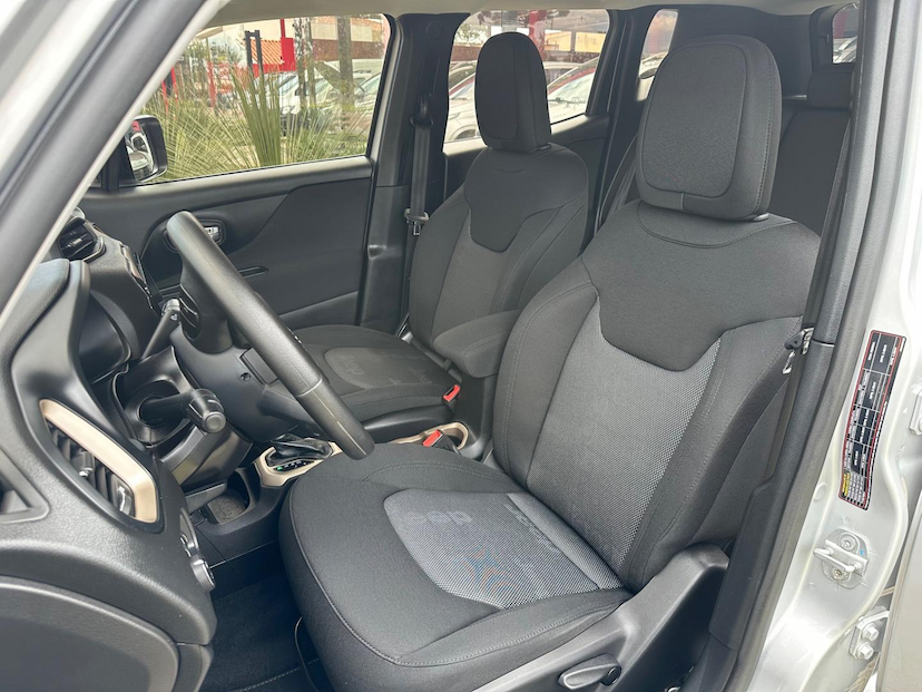 Foto do veículo JEEP RENEGADE  1.8 16V FLEX SPORT 4P AUTOMÁTICO 2018 47.415 KM 74.900,00