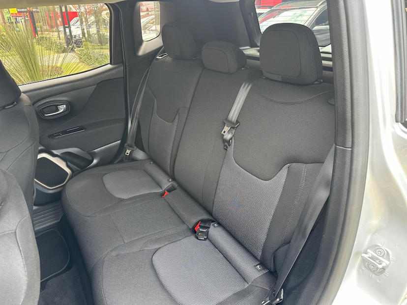 Foto do veículo JEEP RENEGADE  1.8 16V FLEX SPORT 4P AUTOMÁTICO 2018 47.415 KM 74.900,00